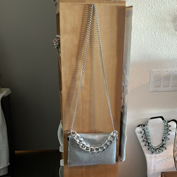 “ BEECOOL” SILVER METAL SHOULDER/CLUTCH BAG - Picture 6 of 7